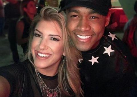 Após separação, Leo Santana e Lorena Improta são visto juntos em culto 