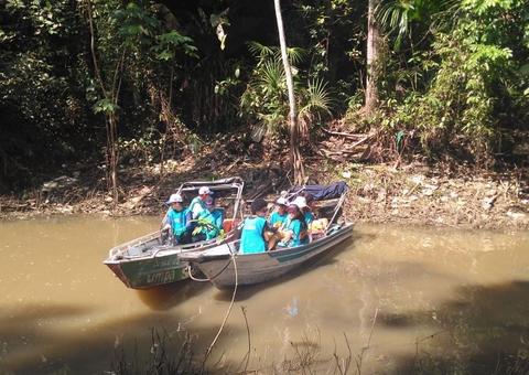 Em Manaus, ação promove mutirão de limpeza na Cachoeira Alta do Tarumã