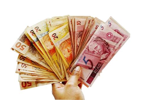 Pagamento do 13º de aposentados começa nesta segunda-feira 