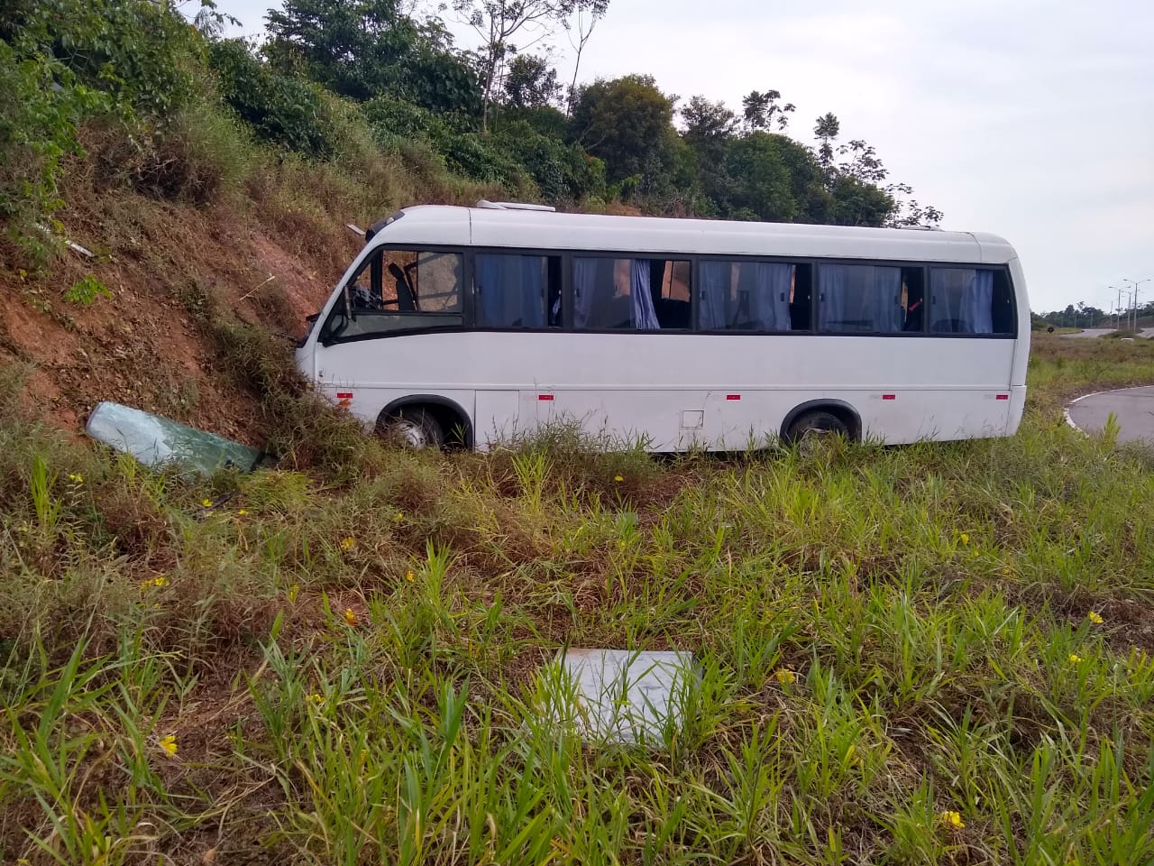 Grave acidente deixa uma criança morta e dois feridos na AM-070 