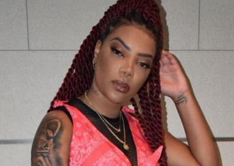 Ludmilla leva bolada durante show e revida; veja vídeo