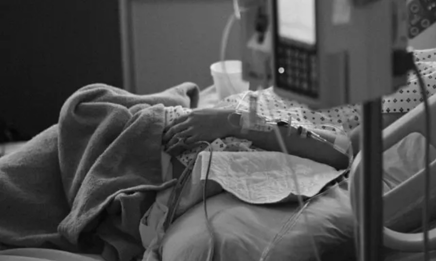 Marido acorda do coma de cinco anos e se declara para mulher: 'te amo'