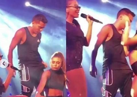 Dançarino de Anitta se pronuncia sobre vídeo de ereção no palco