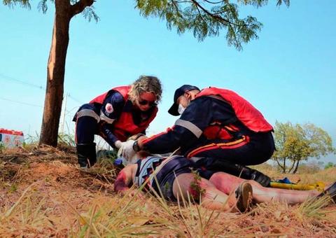 Simulação de grave acidente chama atenção de moradores