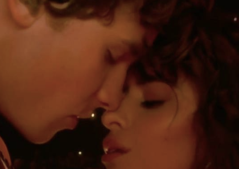 Camila Cabello e Shawn Mendes levam os fãs à loucura após performance ‘caliente' no VMA 