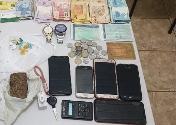 Em Manaus, casal preso com drogas usava até máquina de cartão para não perder vendas