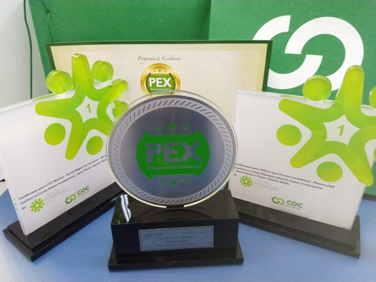 Escolas Nilton Lins ganham prêmio de Escola Master do Programa de Excelência da COC by Person