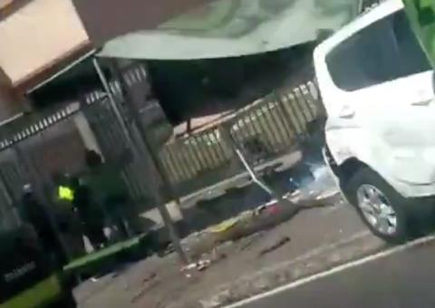 Vídeo: Carro invade parada de ônibus durante acidente de trânsito em Manaus