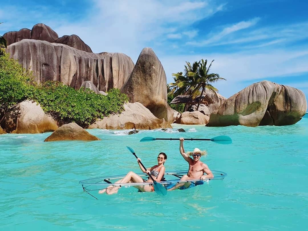 Klebber Toledo e Camila Queiroz fazem viagem paradisíaca de Lua de Mel; veja fotos