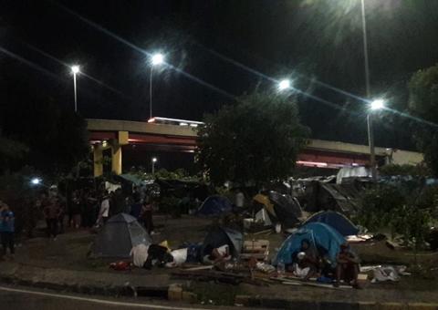 Mais de 500 venezuelanos são retirados da Rodoviária de Manaus pelas Forças Armadas