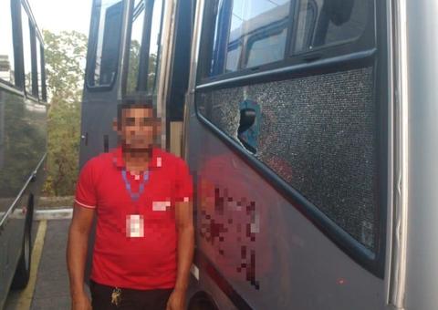 Criminosos apedrejam rota do Distrito e assaltam trabalhadores em Manaus