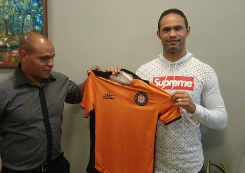 Goleiro Bruno assina contrato com o Poços de Caldas FC