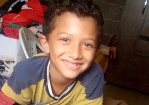 Com mãos amarradas, menino de 8 anos desaparecido há dias é achado em rio