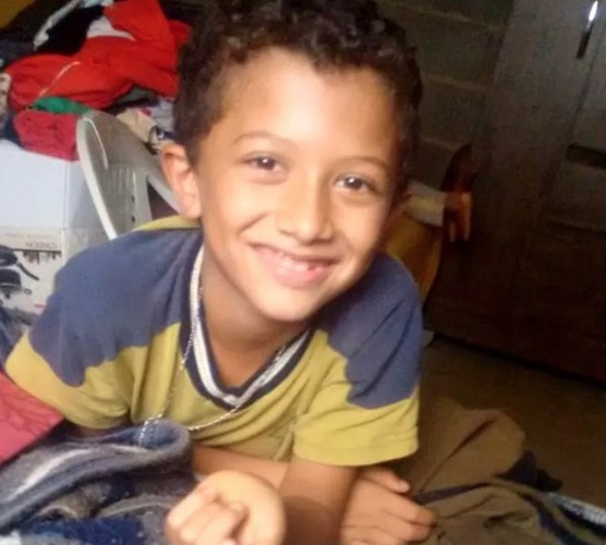 Com mãos amarradas, menino de 8 anos desaparecido há dias é achado em rio