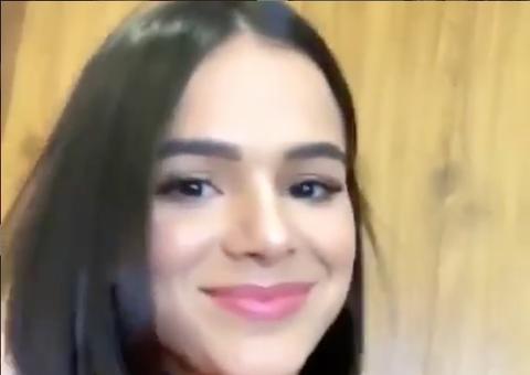 Nua, Bruna Marquezine mostra corpão e marquinha sexy