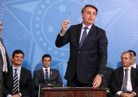 Bolsonaro diz que dinheiro do G-7 é 'esmola'