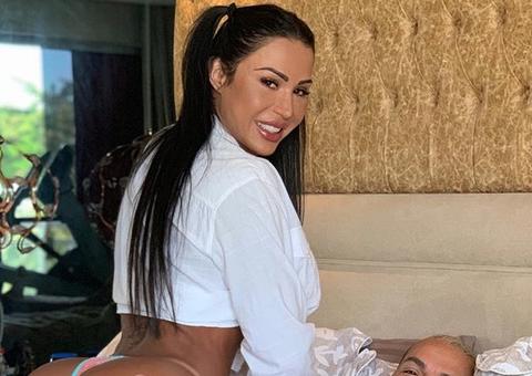 Belo faz elogio picante para Gracyanne Barbosa em vídeo: 'dentro da calça'