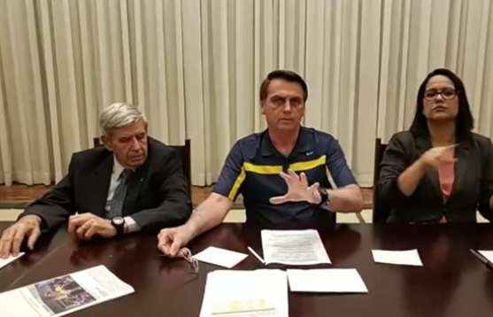 Em live, Bolsonaro apoia indulto de natal a policiais militares presos