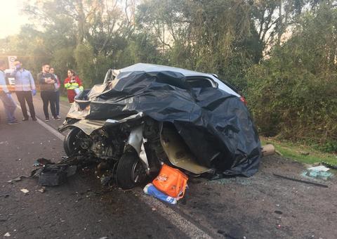 Seis pessoas da mesma família morrem em batida entre 2 carros 