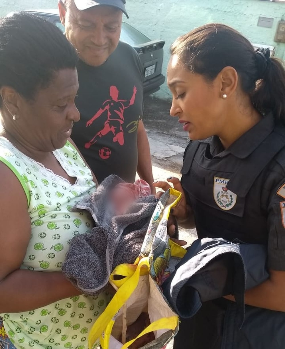 Presa por abandonar bebê embaixo de carro diz não ter condições de criá-lo