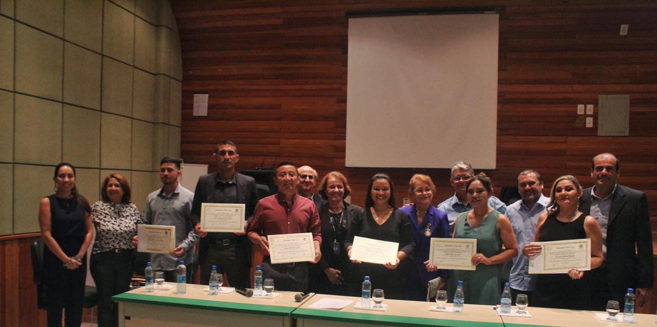 Nilton Lins Manacapuru celebra a primeira formatura