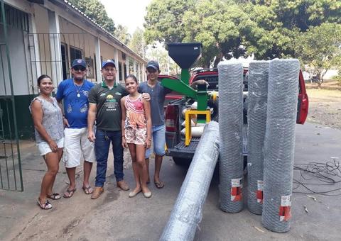 Agricultores recebem crédito rural para investimento em banana e macaxeira no Amazonas