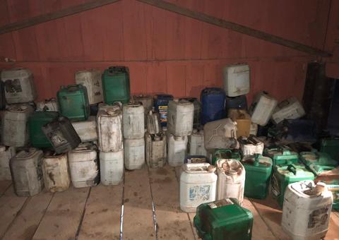 Polícia acha galões com gasolina em área de proteção no Pará