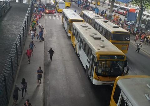 Com faca, grupo é preso suspeito de roubar passageiros no Terminal 5 em Manaus 