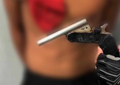 Em Manaus, homem é preso com arma em área de mata próximo ao Detran 