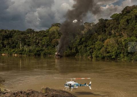 Fiscais do Ibama são recebidos a tiros por garimpeiros em território indígena na Amazônia