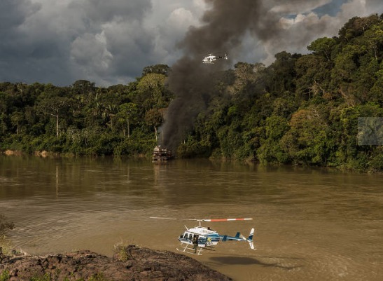 Fiscais do Ibama são recebidos a tiros por garimpeiros em território indígena na Amazônia