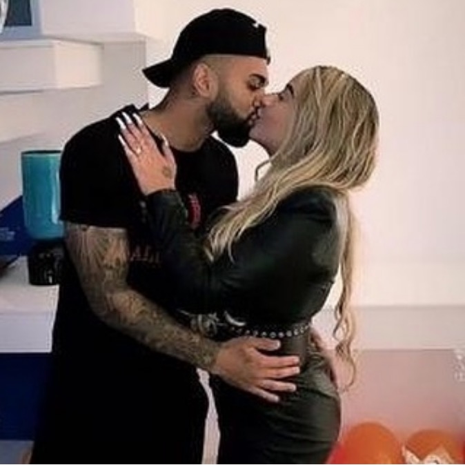 Rafaella Santos e Gabigol assumem namoro publicamente com foto aos beijos