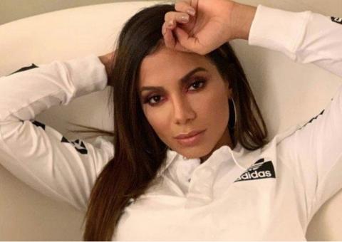 Com doença, Anitta termina com Pedro Scooby para se isolar 