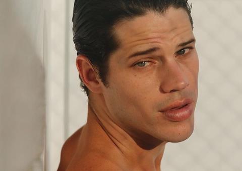 José Loreto destrata senhora após pedido de foto: 'não sou o Mickey'