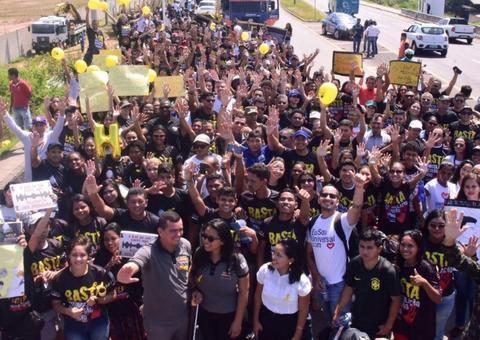 Mobilização ‘Basta ao suicídio’ reúne mais de 600 pessoas na ponte Rio Negro