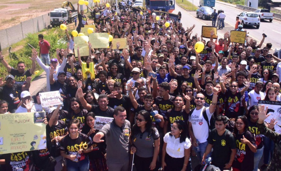 Mobilização ‘Basta ao suicídio’ reúne mais de 600 pessoas na ponte Rio Negro