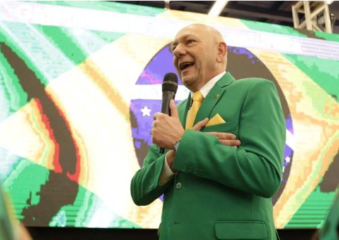 MP notifica dono da Havan por colocar bandeira nacional em cartão