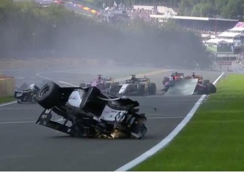 Piloto que sobreviveu a acidente na Fórmula 2 corre risco de perder movimento do pé