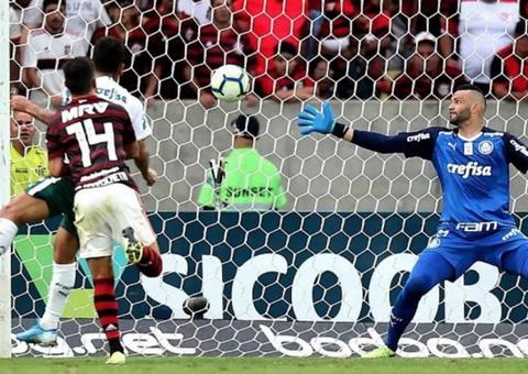 Palmeiras é atropelado pelo líder Flamengo e vê turbulência aumentar