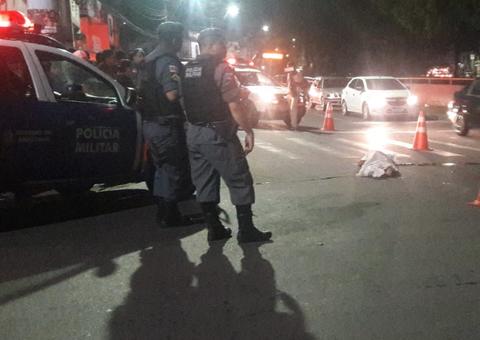 Homem é executado com vários tiros na cabeça em avenida de Manaus