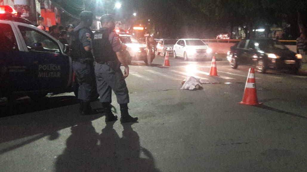 Homem é executado com vários tiros na cabeça em avenida de Manaus