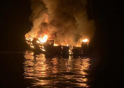 Barco que levava 39 pessoas para mergulho pega fogo na Califórnia, 34 estão desaparecidas