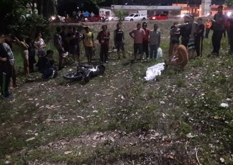 Jovem morre após ser arremessado de moto em grave acidente em avenida de Manaus