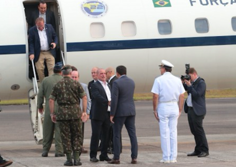 Ministros chegam a Manaus para discutir sobre combate a queimadas