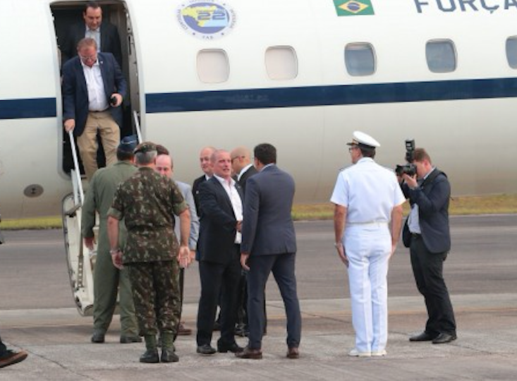 Ministros chegam a Manaus para discutir sobre combate a queimadas