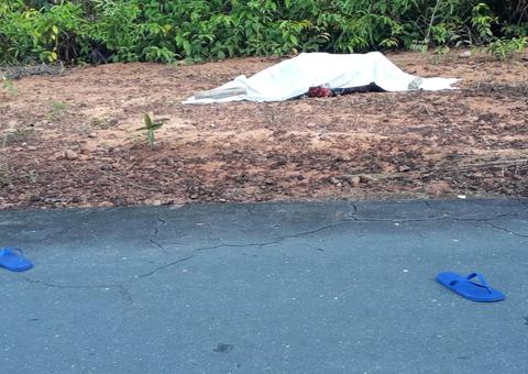 Ao voltar para casa, vigilante encontra casal baleado em área de condomínio de luxo em Manaus