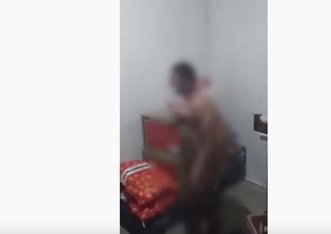 Vídeo mostra adolescente sendo torturado após tentar roubar chocolate em mercado