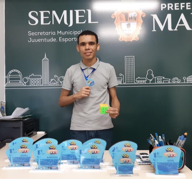 Amazonense conquista nove medalhas em campeonato nacional de cubo mágico