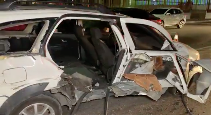 Carro funerário fica destruído ao ir buscar corpo para velório em Manaus