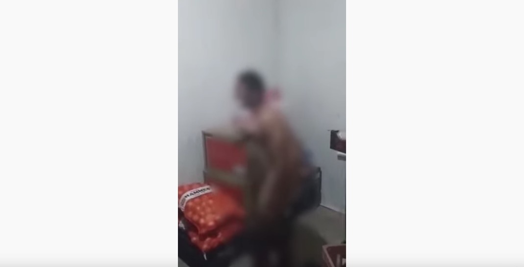 Seguranças suspeitos de chicotear jovem são identificados